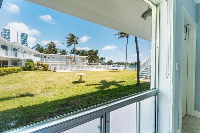 Building Photo - 2508 Bay Dr