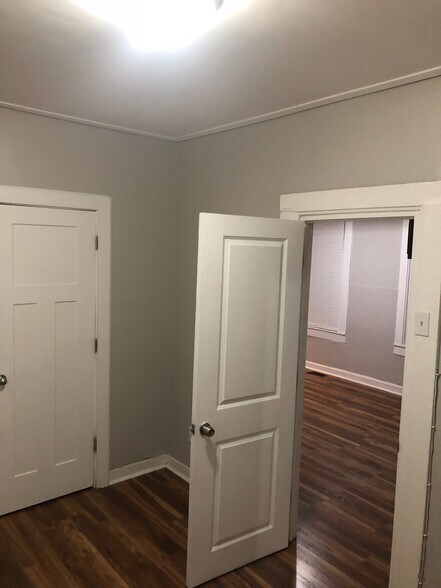 Building Photo - 9647 S Ave N