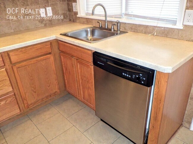 Building Photo - 2312 Moore St