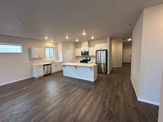 Building Photo - Newer single level 3-bedroom 2 bath house in Springfield!