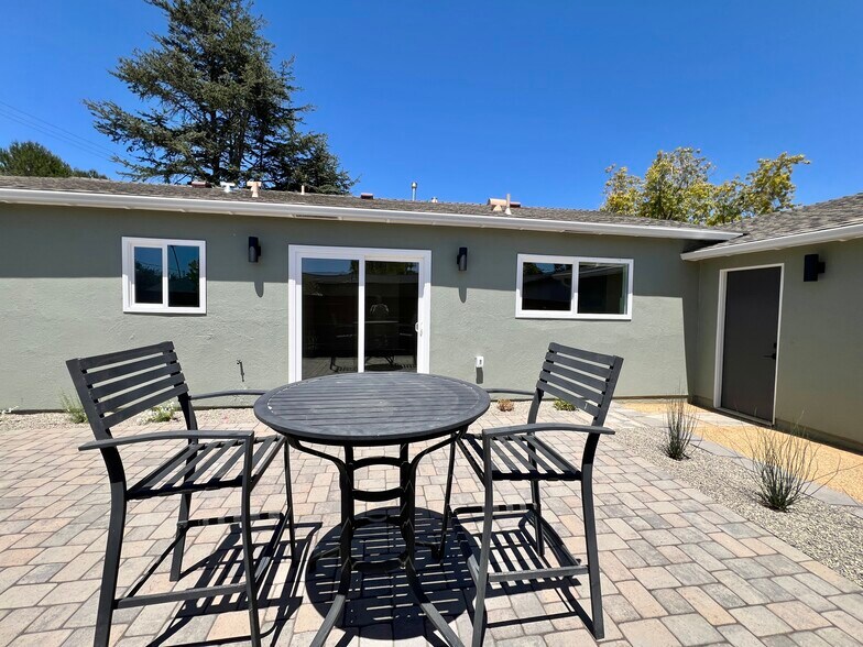 Building Photo - 1327 Tanglewood Dr