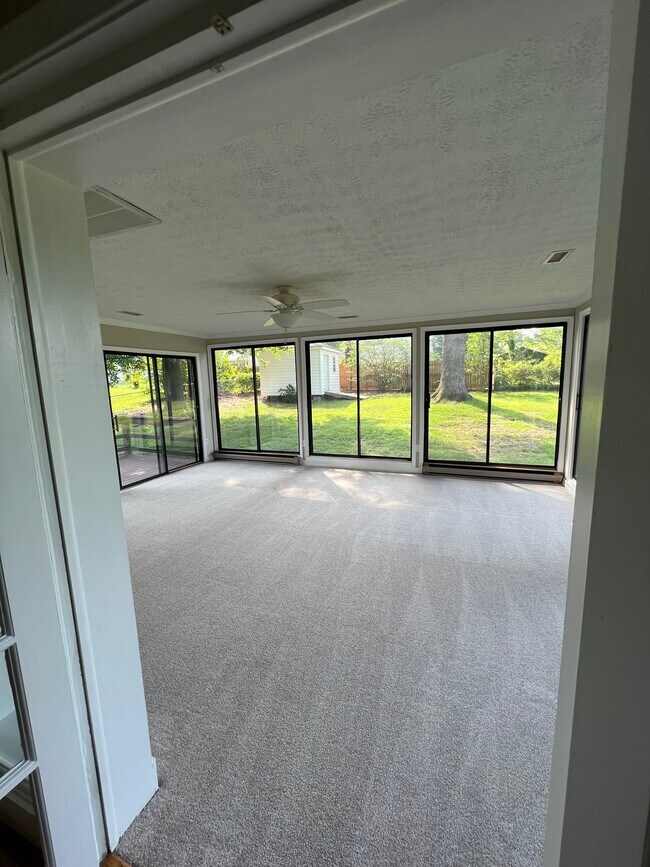 Florida Room - 2207 Manlyn Rd