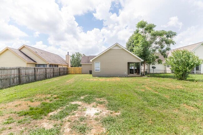 Building Photo - 103 Country Cove
