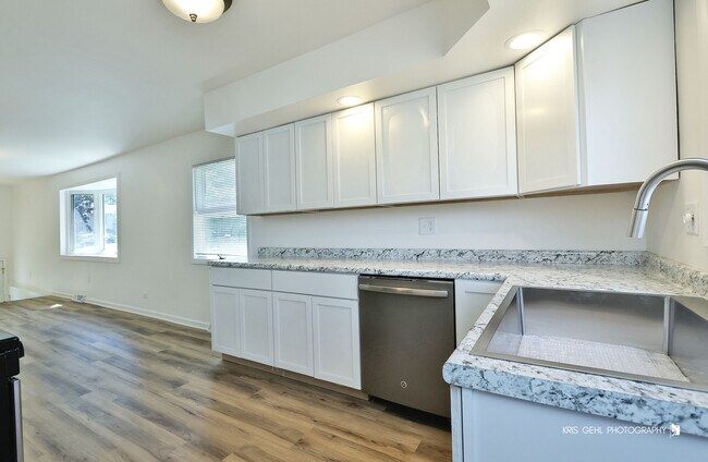 Building Photo - 26415 W Ingleside Shr Rd