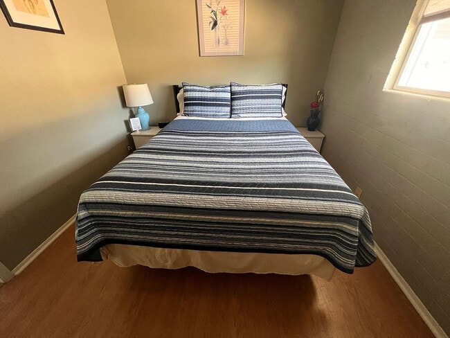 Building Photo - 1031 N 78th Pl