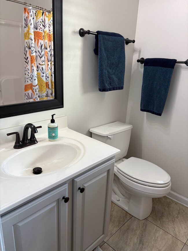 Building Photo - 4717 Farm Lake Dr