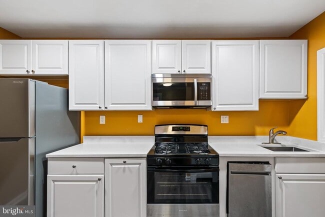 Building Photo - 2412 18th St SE