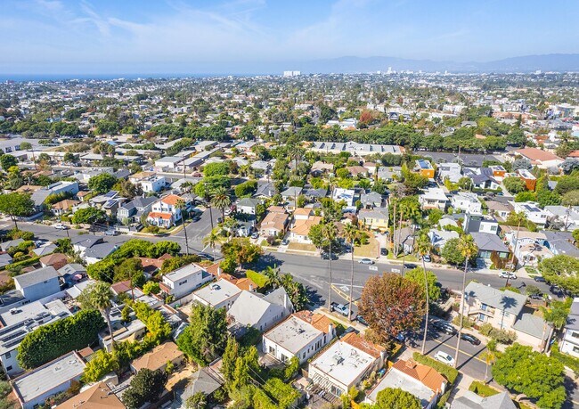 Building Photo - Warm & Inviting Venice Beach Rental Home!