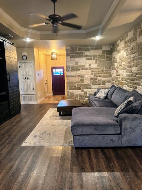 Building Photo - 220 Derek Ln