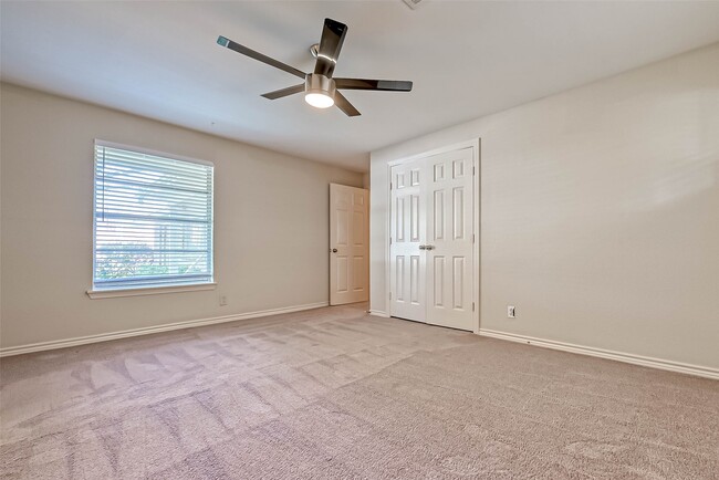 Building Photo - 9707 Kit St