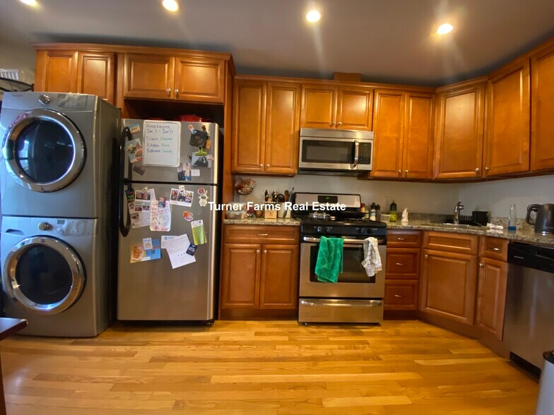 Building Photo - 11 Leverett St