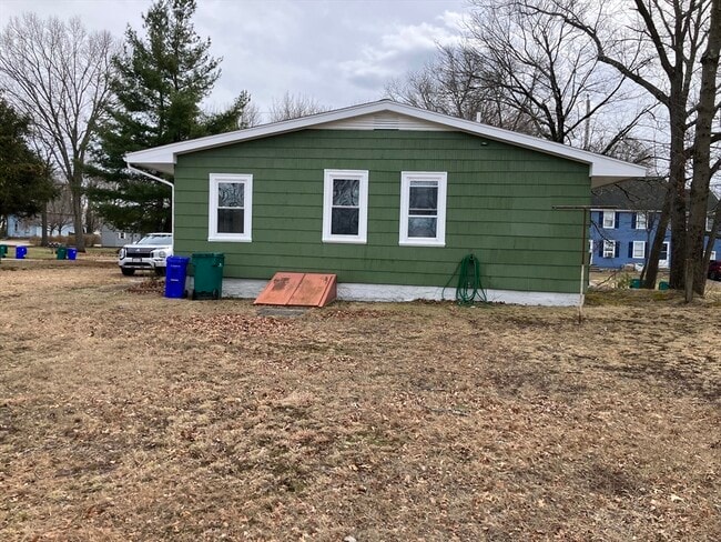 Building Photo - 37 Lawn St