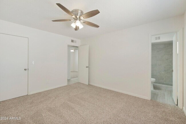 Building Photo - 3316 E Helena Dr