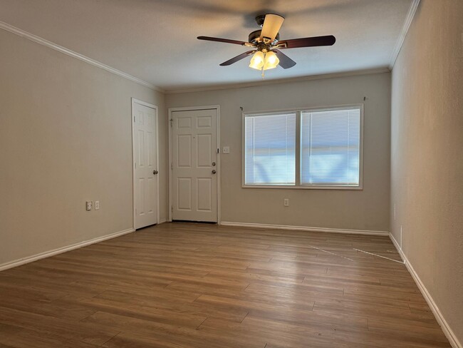 Building Photo - Newly renovated 4 bedroom home! Half off t...