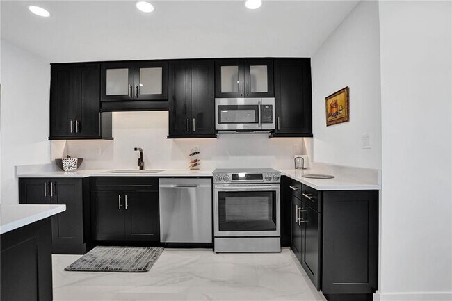 Building Photo - 2100 S Ocean Ln