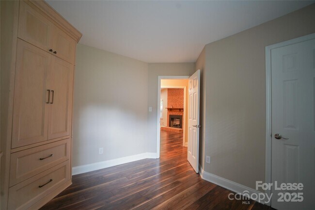 Building Photo - 2434 Dryden Ln