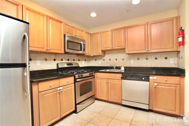 Building Photo - 116 Chariot Ct