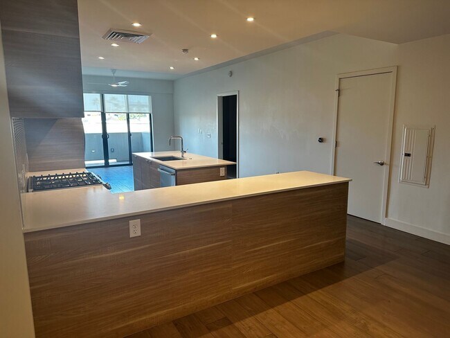 Building Photo - Contour on Campbell 1 bed 1.5 bath condo