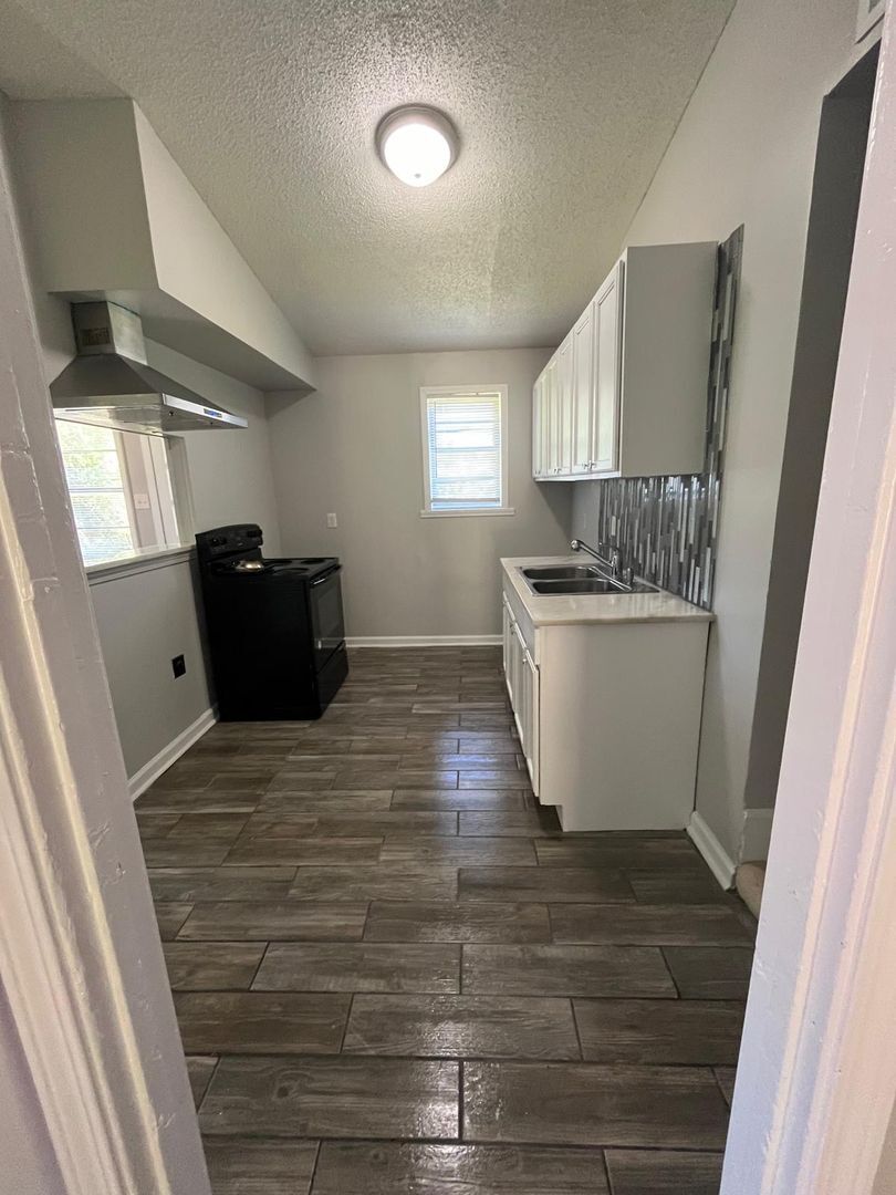 Building Photo - 708 Mohawk Ave