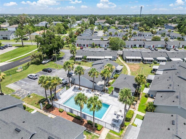 Building Photo - 106 Lake Villa Way