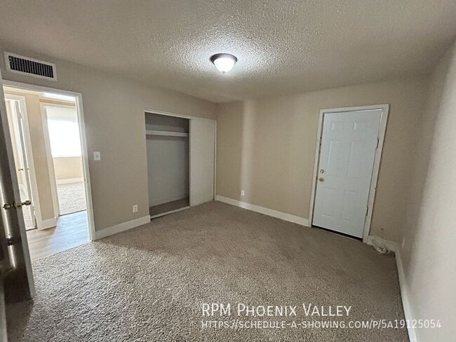 Building Photo - 8443 W Glenrosa Ave