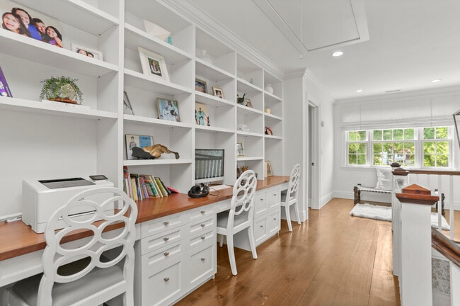 Building Photo - 141 W Norwalk Rd