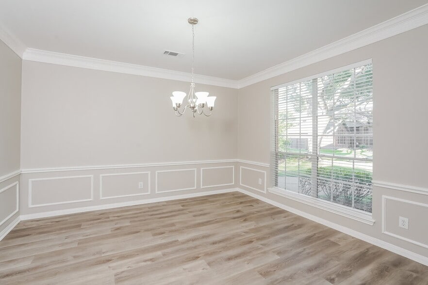 Building Photo - 1423 Tilman Dr