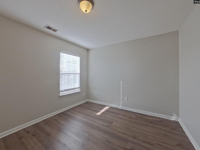 Building Photo - 349 Denman Loop