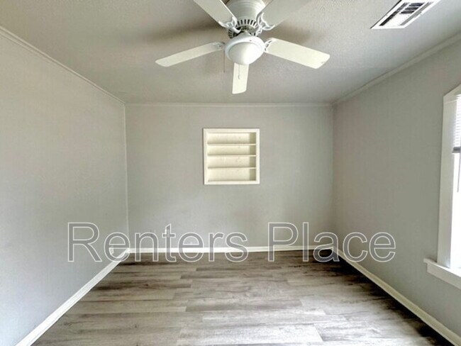 Building Photo - 4717 S 33rd W Ave