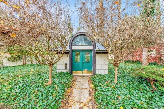 Building Photo - 5760 Snowshoe Cir