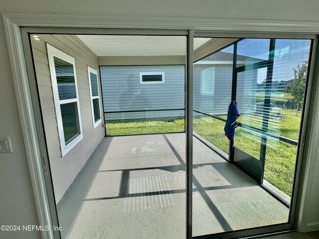 Building Photo - 9598 Giada Dr