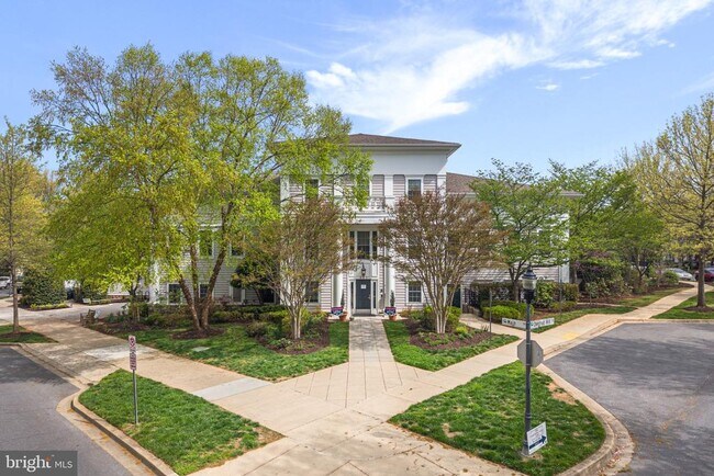 Building Photo - 631 Gatestone St