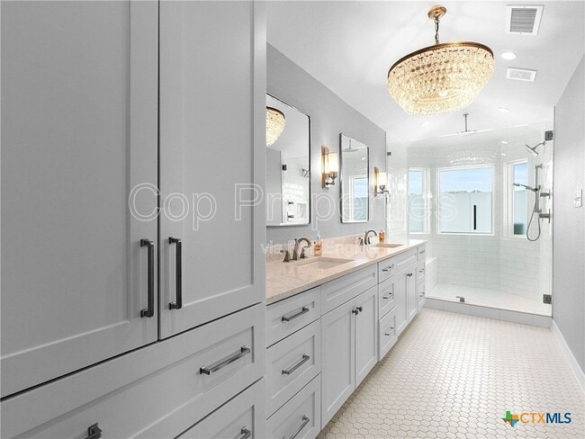 Building Photo - 321 Village View Dr