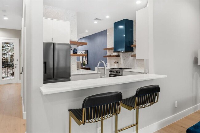 Building Photo - 1529 Barton Springs Rd