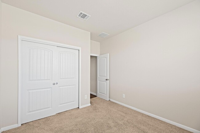 Building Photo - 142 Solitude Dr