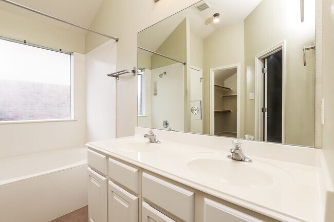 Building Photo - 20521 Buteo St