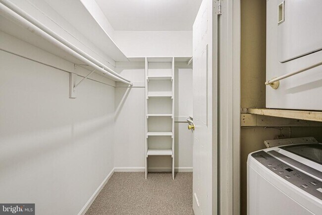 Building Photo - 13027 Shadyside Ln