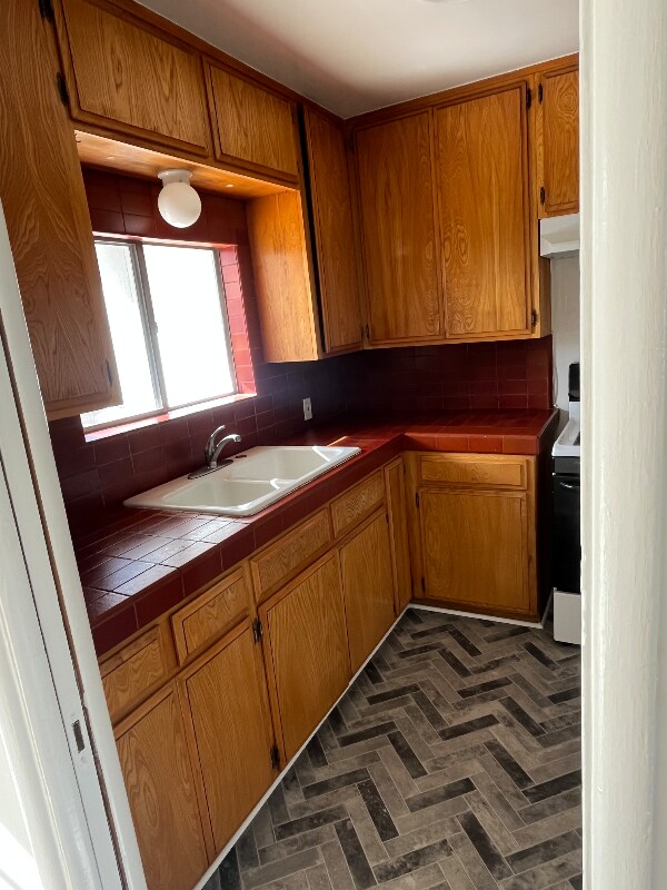 Building Photo - 13744 Burbank Blvd