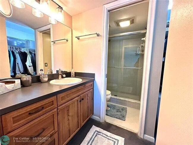 Building Photo - 1350 River Reach Dr