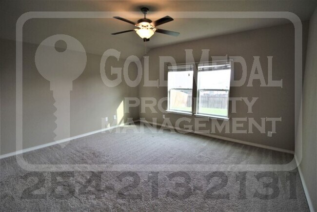 Building Photo - Charming 3-bed, 2-bath home now available ...