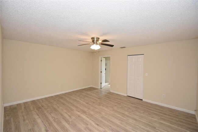 Building Photo - 15 White Deer Ln