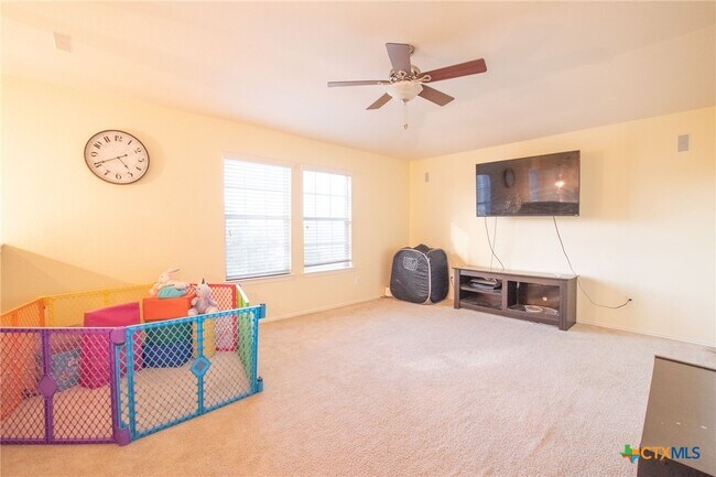 Building Photo - 5000 Willamette Ln