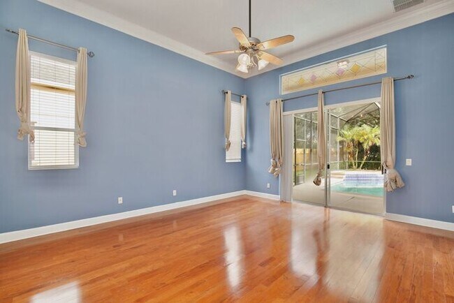 Building Photo - Stunning 4/3 Pool Home with a Bonus Room a...