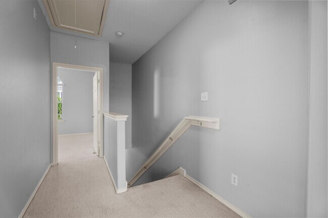 Building Photo - 2131 Kemah Village Dr