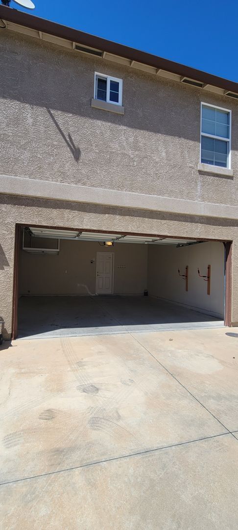 Building Photo - End Unit Condo In Highland Park Subdivision