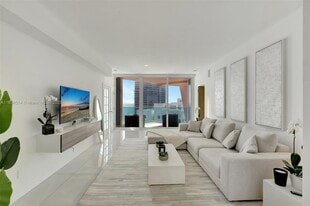 Building Photo - 300 S Pointe Dr