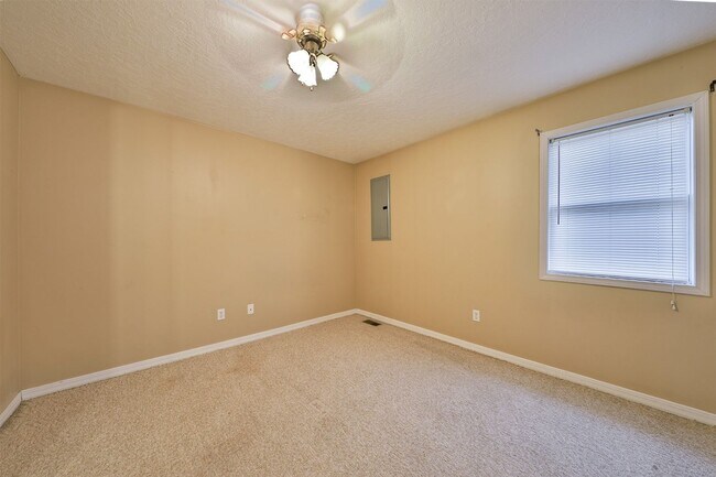 Building Photo - 115 Bo Dr