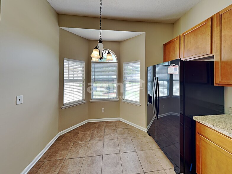 Building Photo - 10902 Campus Heights Ln