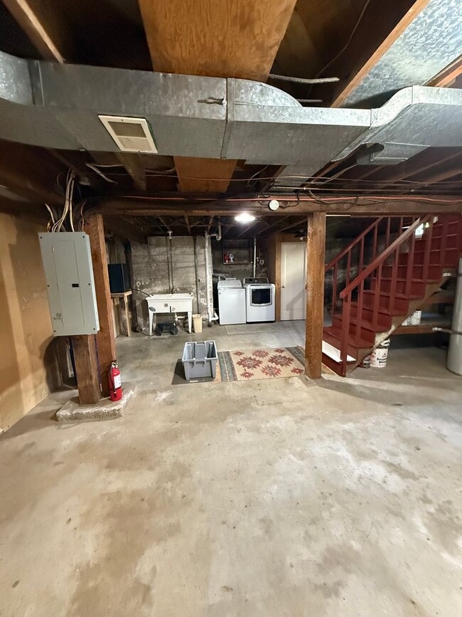 Building Photo - Newly Remodeled 3 Bed/2 Bath in North Bend