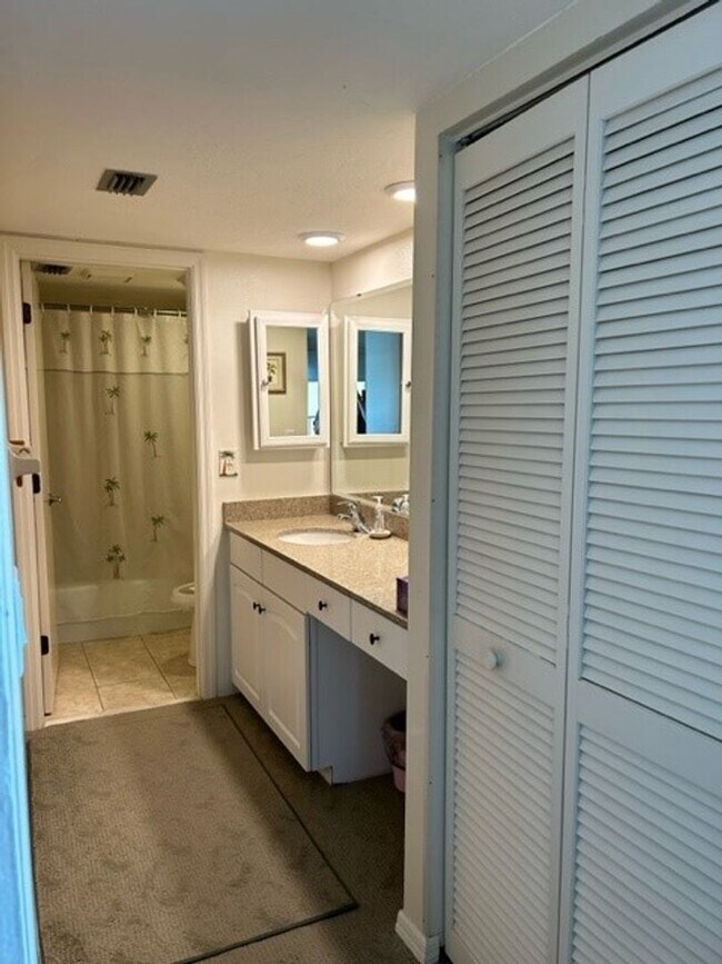 Building Photo - Venice, FL MACARTHUR BEACH Gated Comm. 2/2...